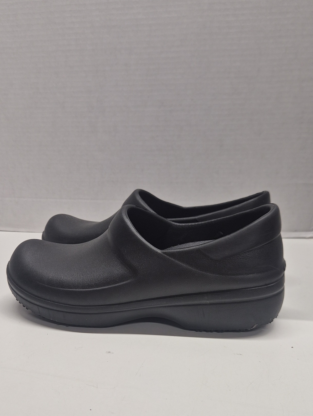 Crocs Neria Pro II Clogs Mules Slip On Slip Resistant Work Shoes Black Women's 9